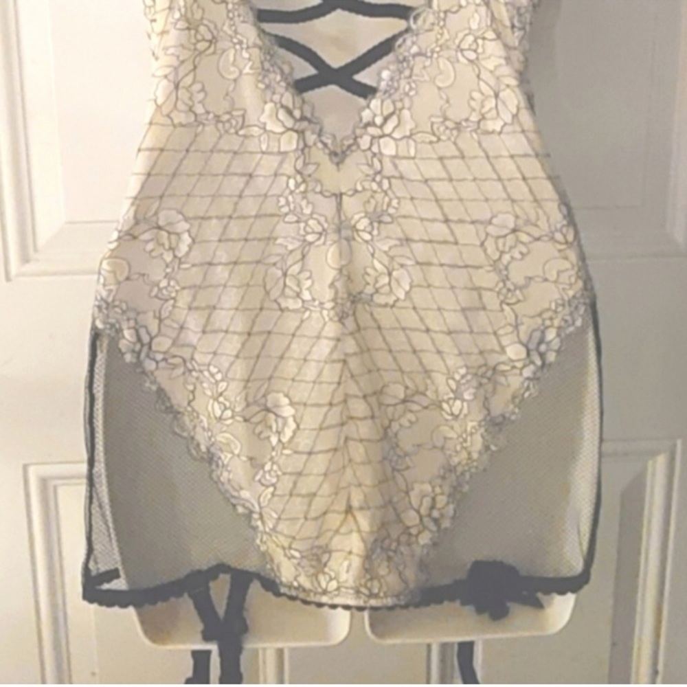 Victoria's Secret Black and White Lace Chemise - Picture 4 of 10